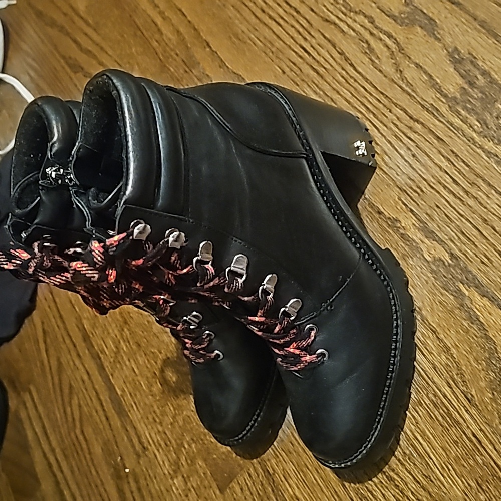 Gently worn Ladies Black Chunky lace up Sam Edelman boots!